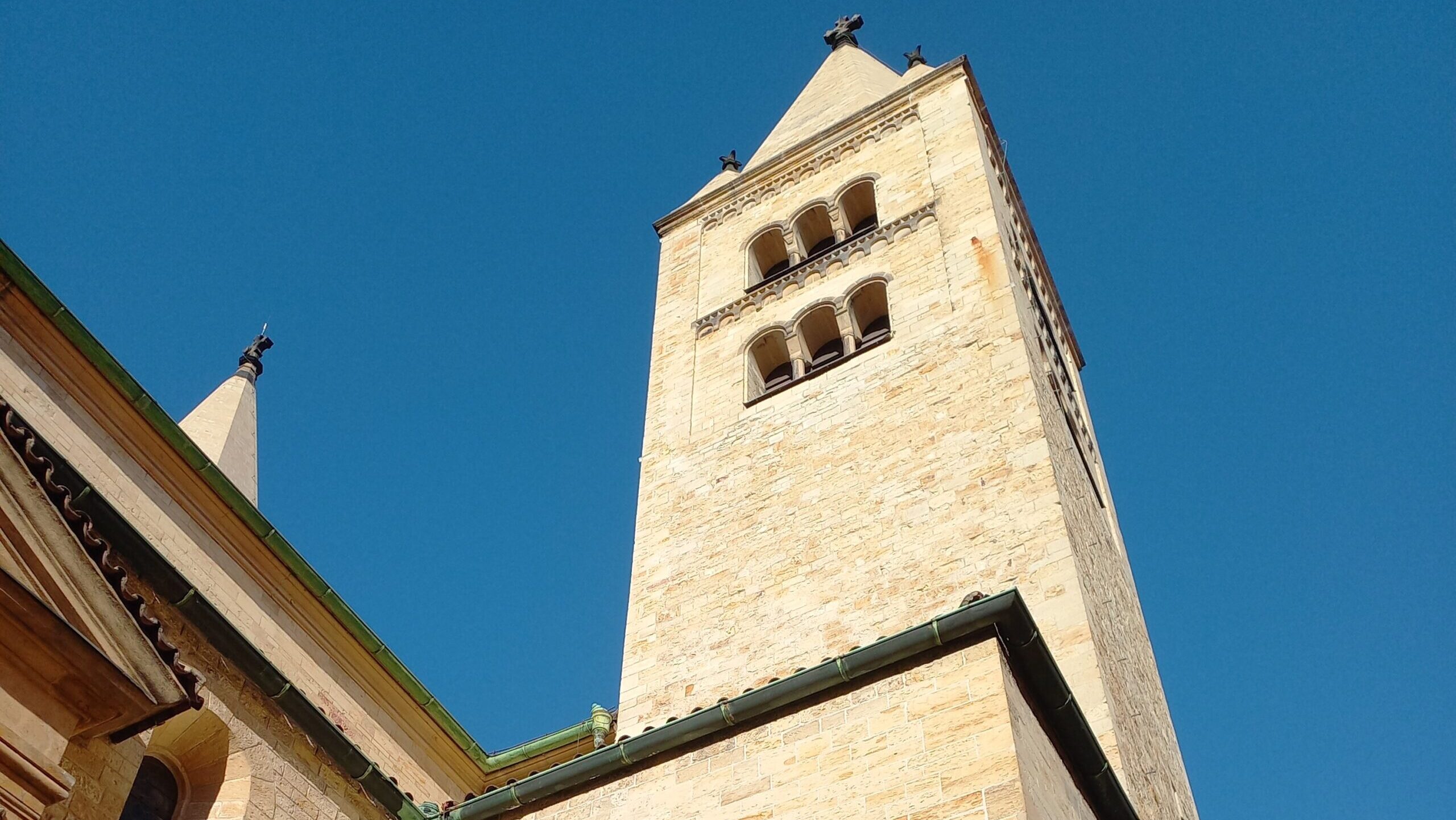 Spiritualita a románská architektura